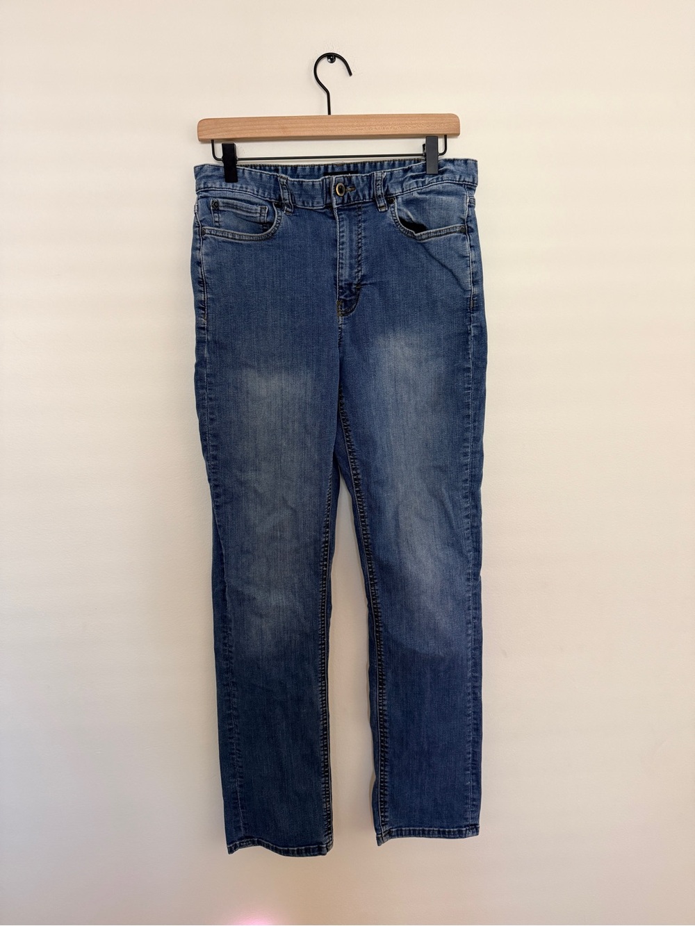 Classic Men's Black Diamond Blue Jeans - Straight Fit